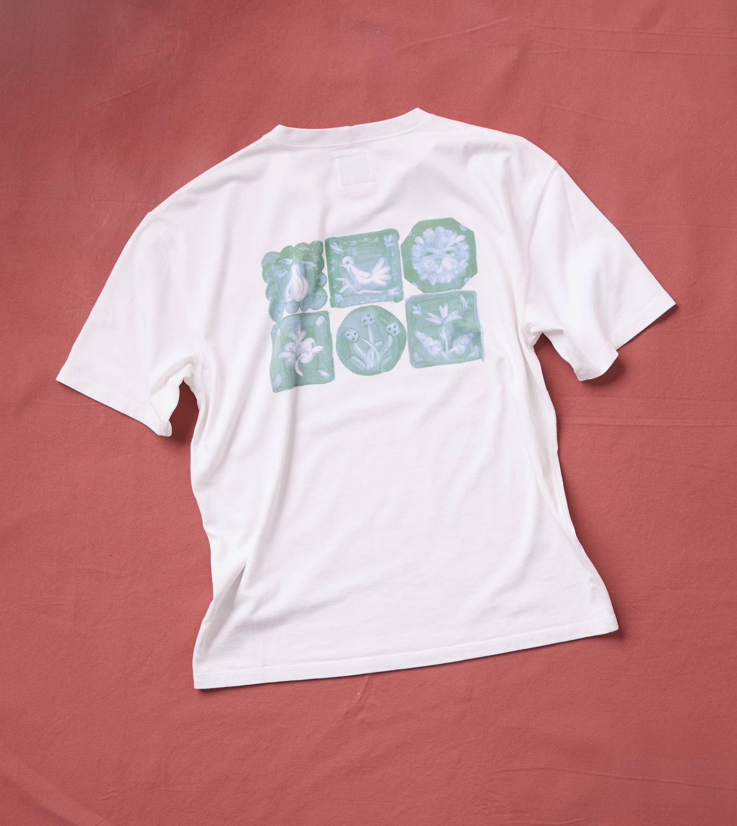 Antique White 'Tile' Print Short-Sleeve Hiking T-Shirt